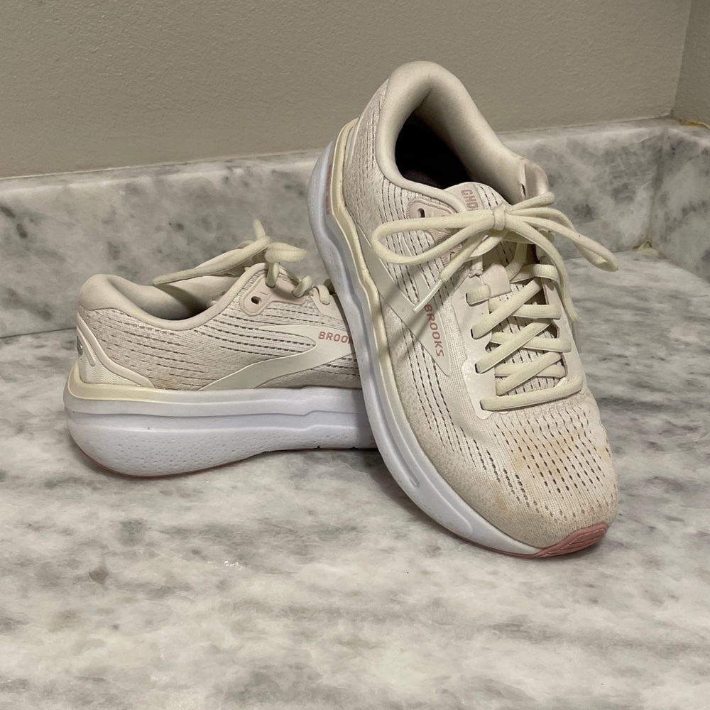 Brooks Women's Cream Sneakers